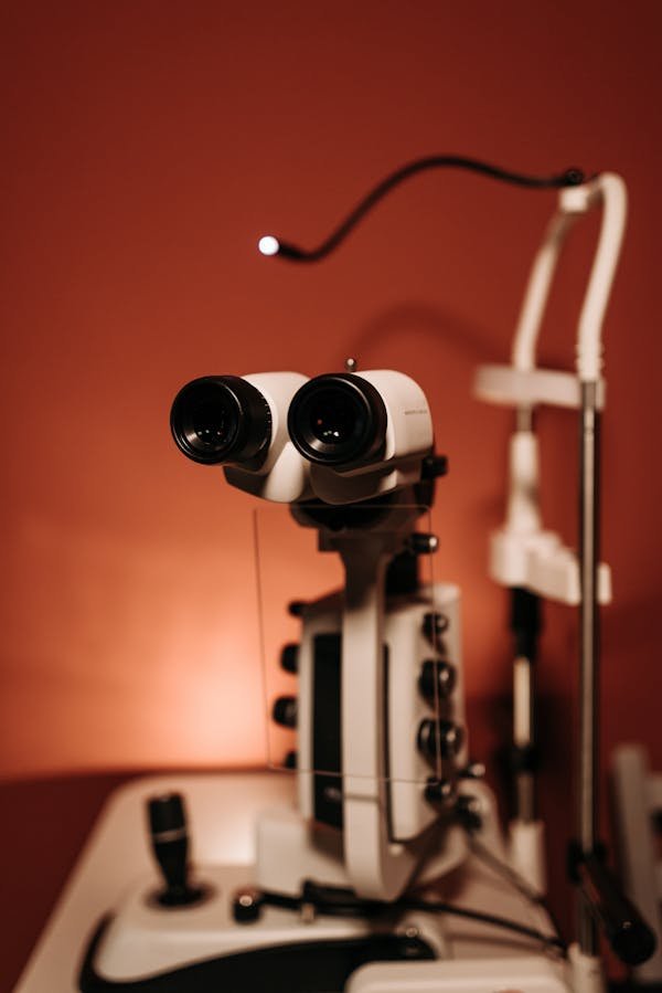 Essential guide to choosing automatic lens edgers for opticians - Feel ...